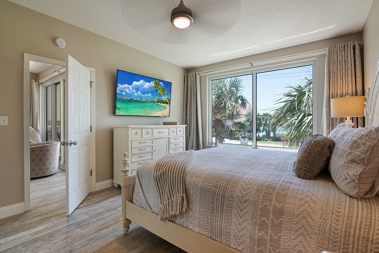 Smart UHD TV in Master