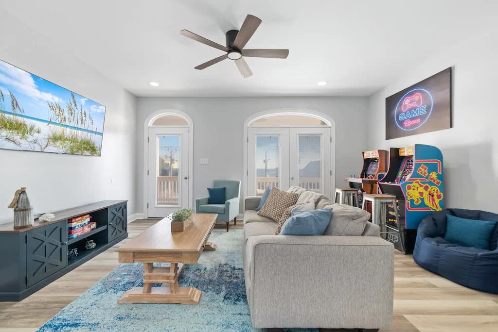 Game room with sleeper sofa