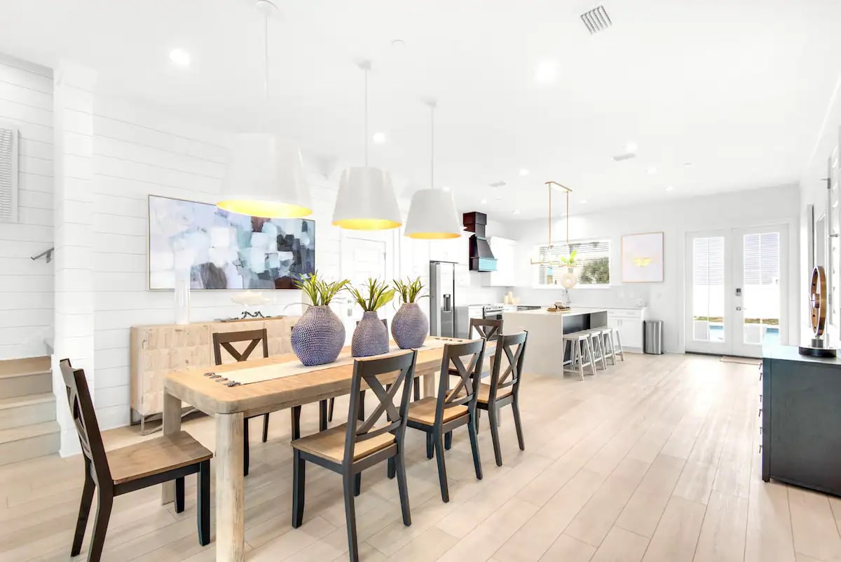 Nautilus-12 Lots of room and dining configurations for your large group. Nautilus's stylish dining area seats 8. Kitchen island seating for 4. First floor al fresco dining seating for 8.