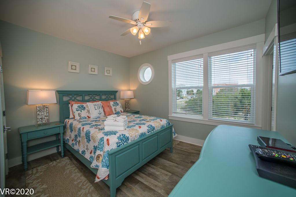 2nd Floor Master Suite - Queen