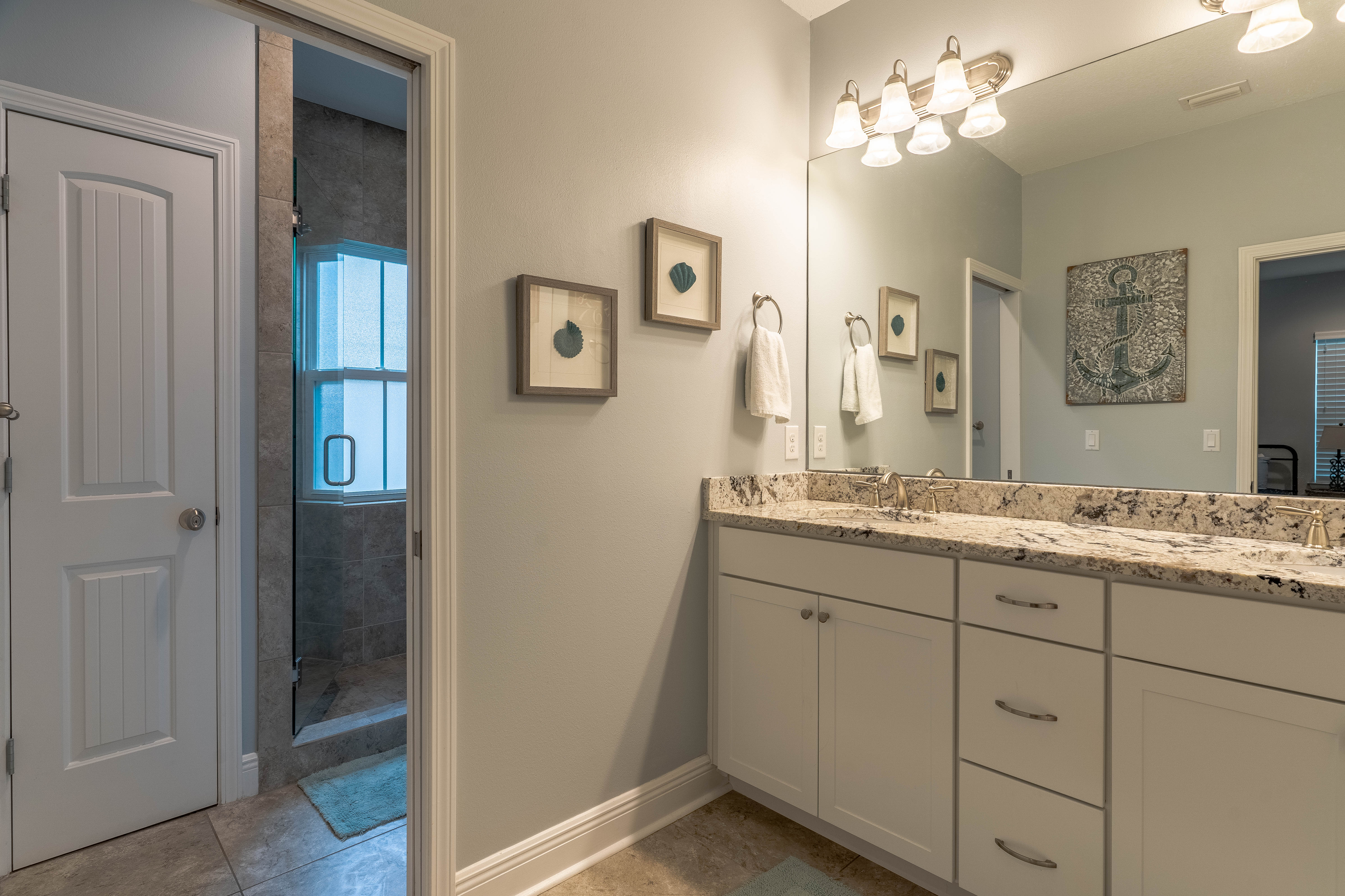 En-suite master bath