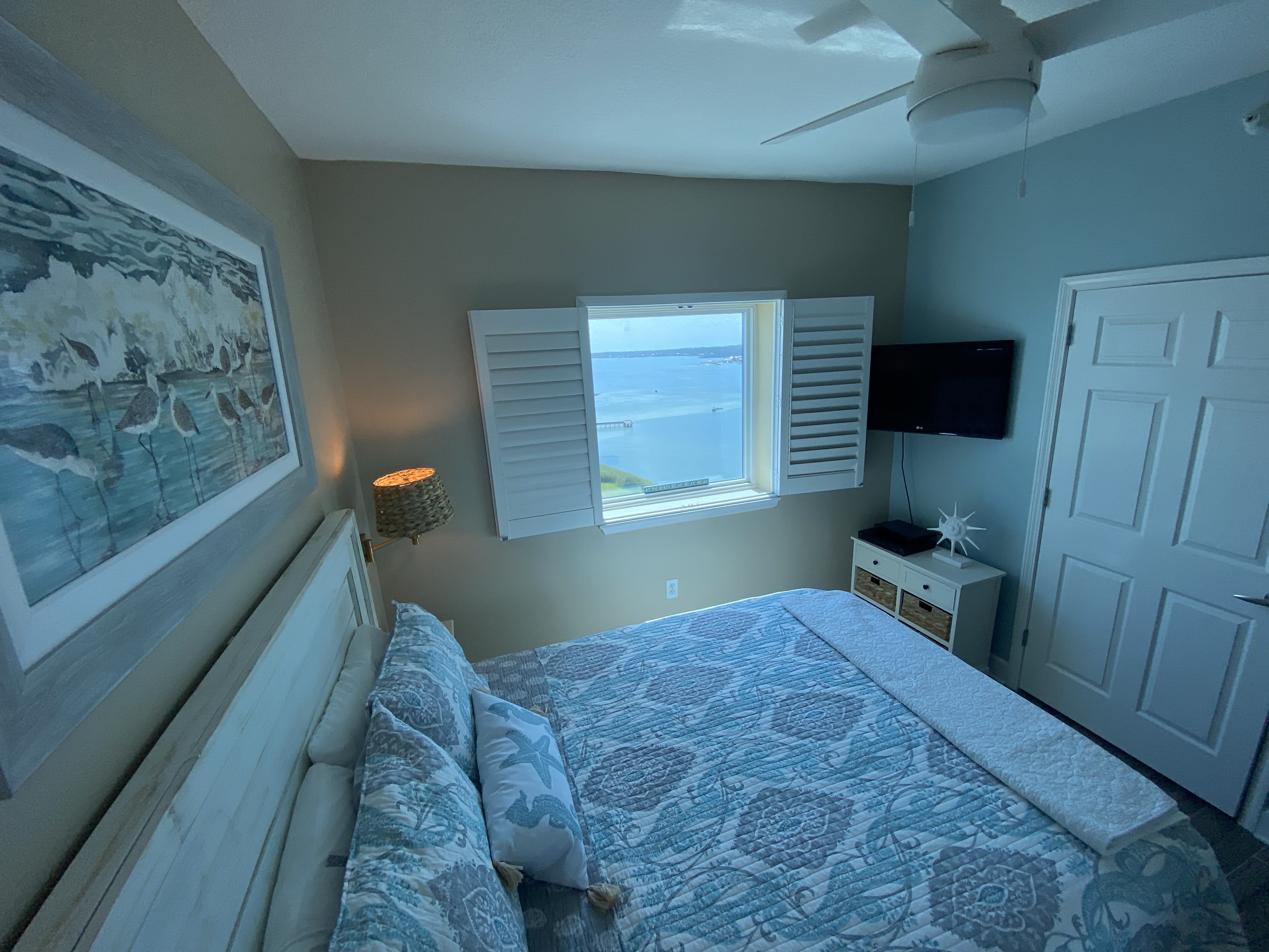 Another fabulous water view - imagine waking to this every morning!