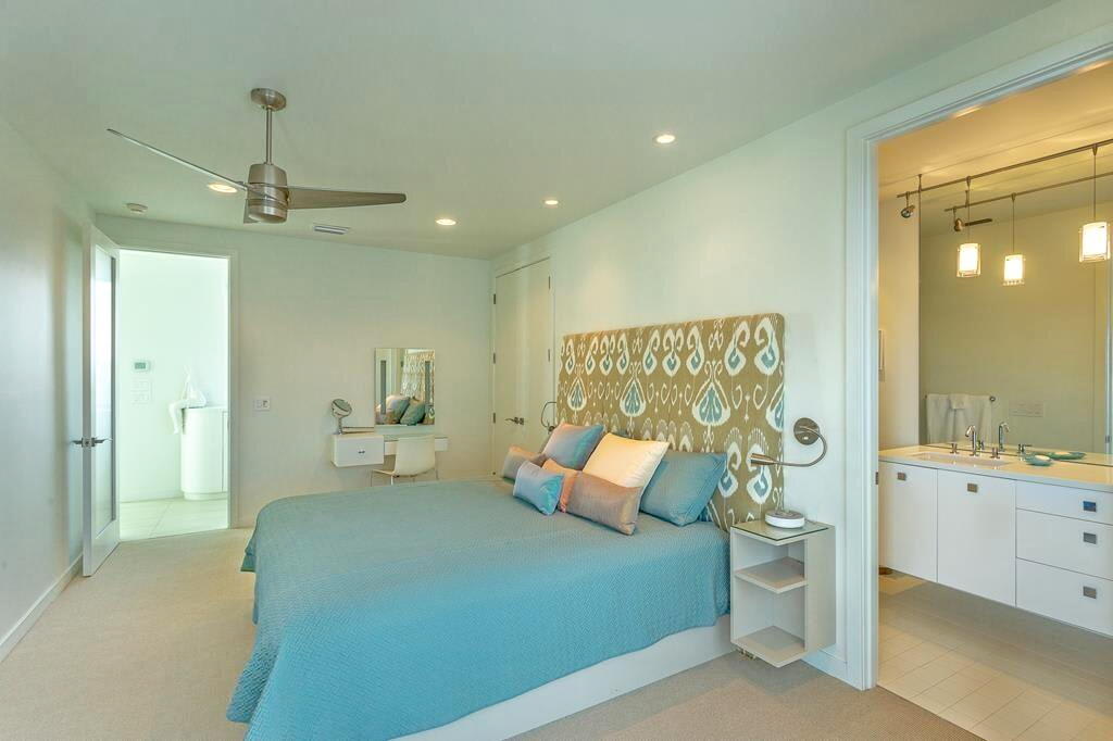 One of 5 king bedroom suites with en suite bath