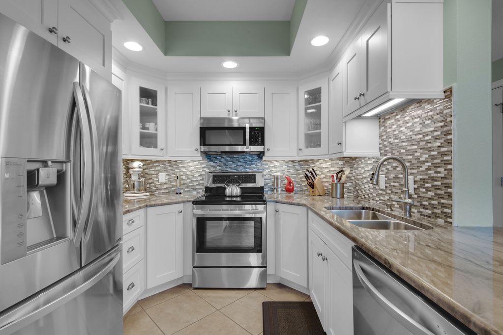 New kitchen with new cabinets, stainless appliances!
