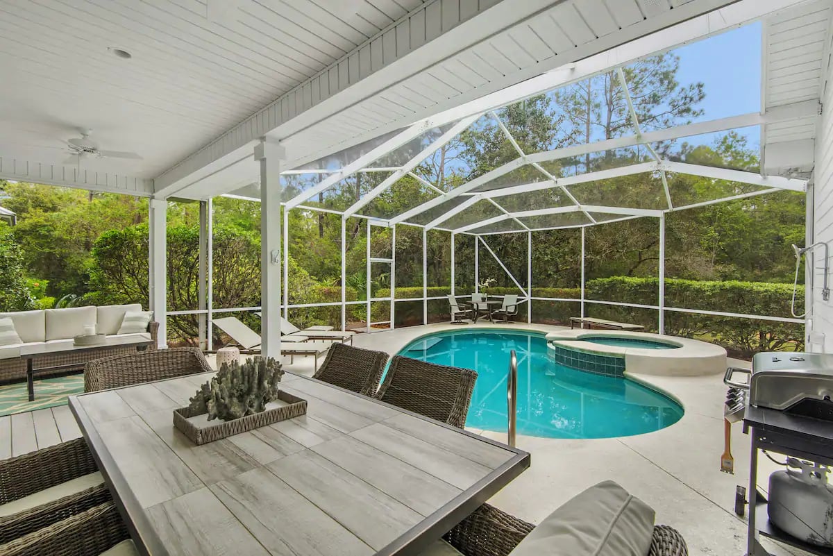 Vibe-20 Unwanted flying guests can, unfortunately, ruin pool fun or outdoor dining time. But, our screened pool and outdoor dining area ensures that Vibe's guests (and not the uninvited flying critters) are the only ones enjoying their vacation.