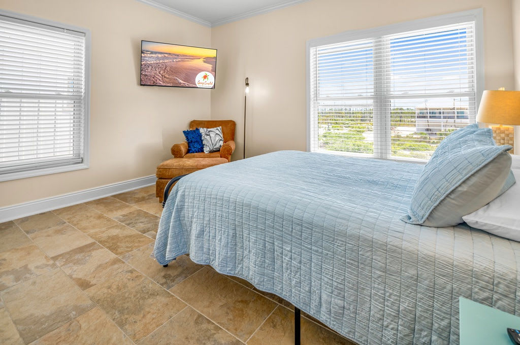 Downstairs primary queen bedroom
