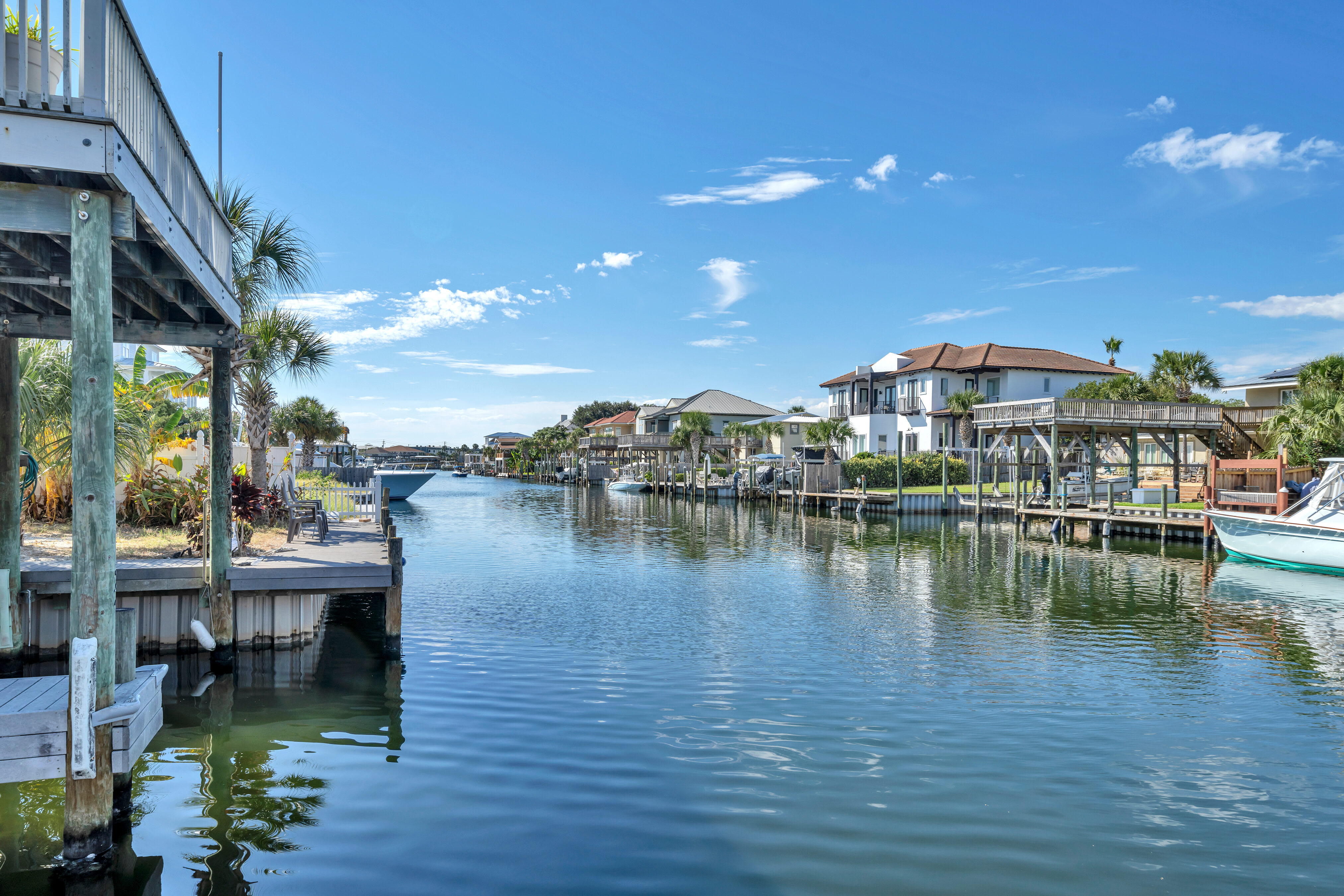 Yellowfin Boat House w/3 Boat Slips _2