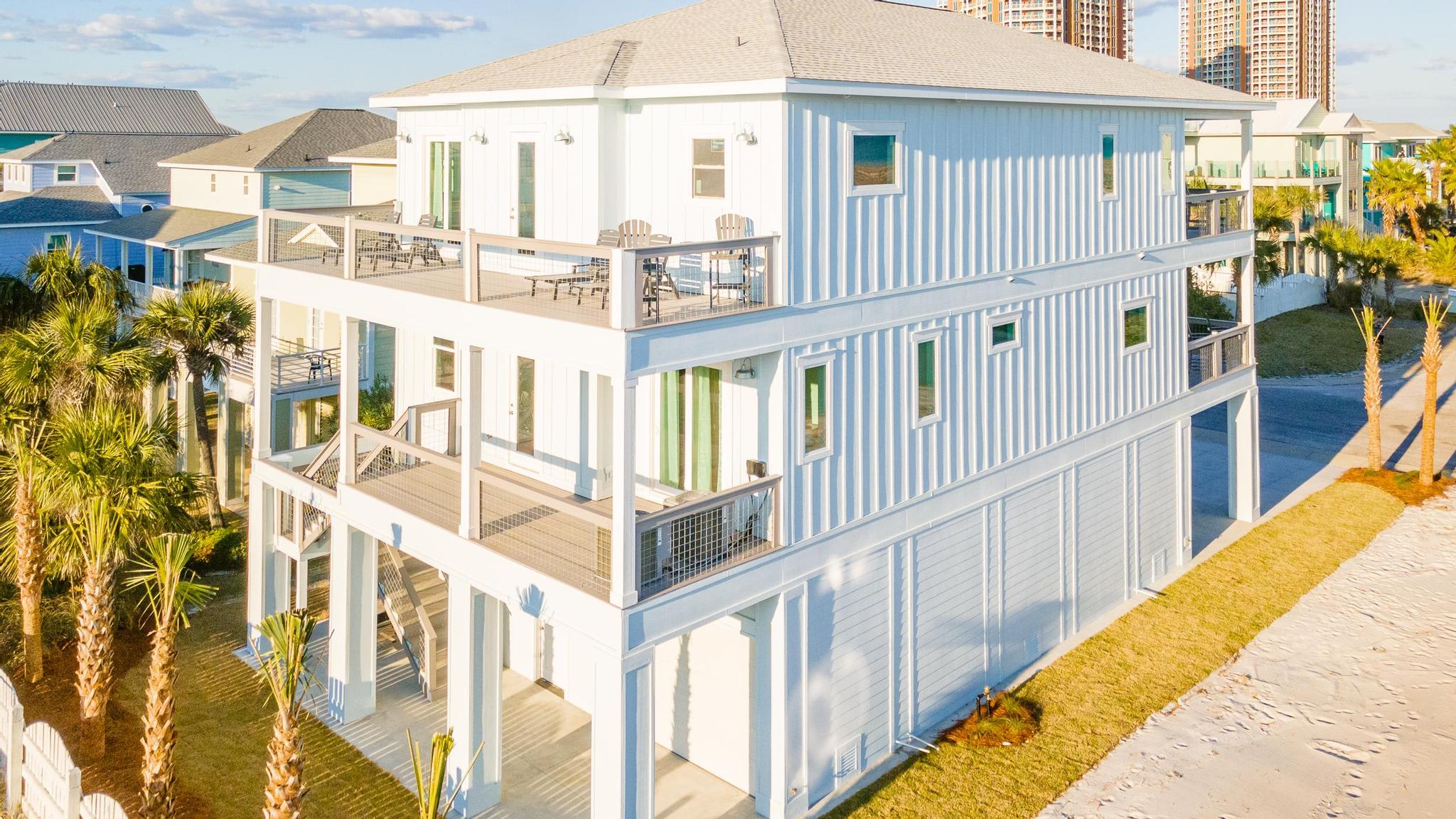 Lots of decking - Backside of home