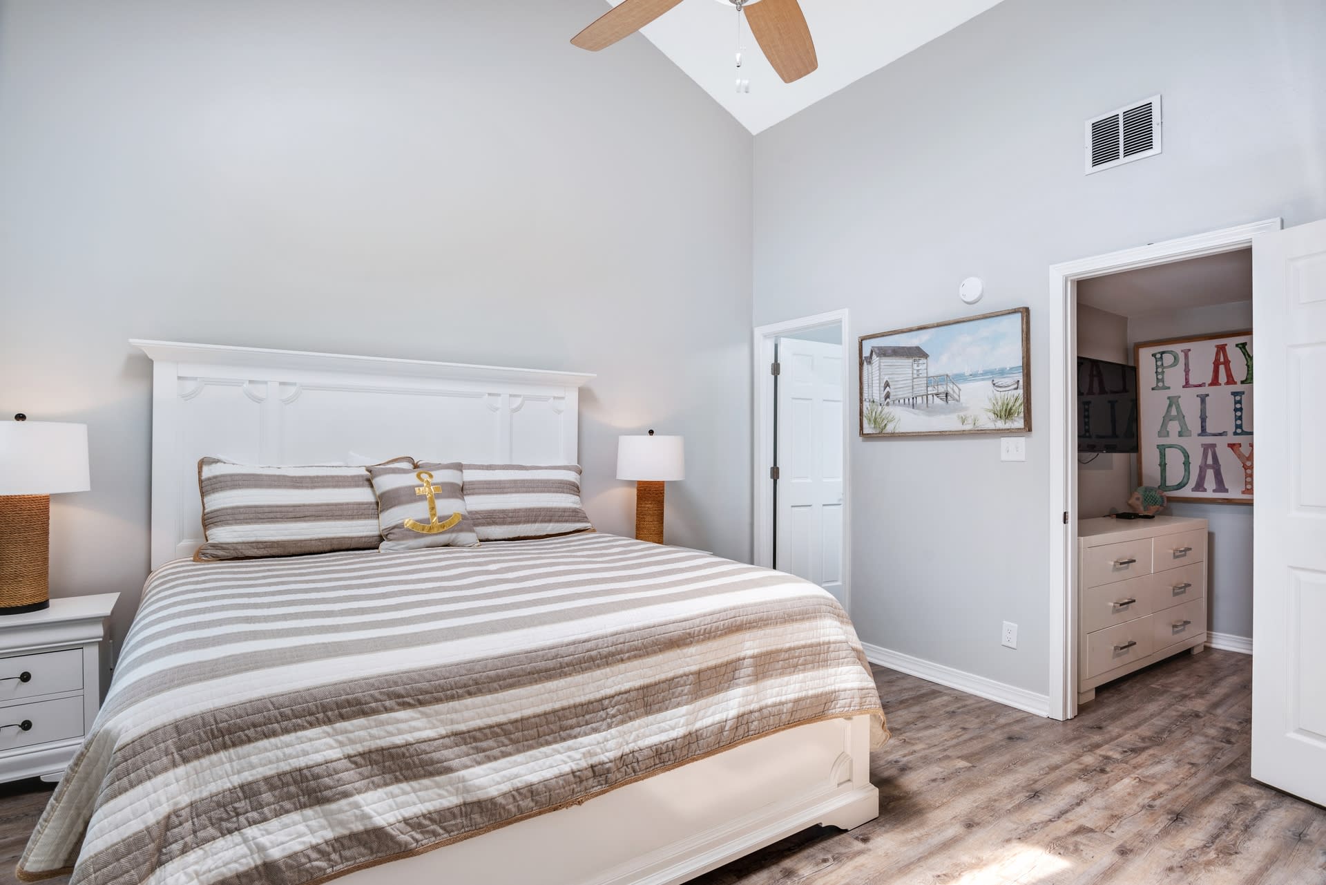 Loft BR with king bed, cathedral ceiling