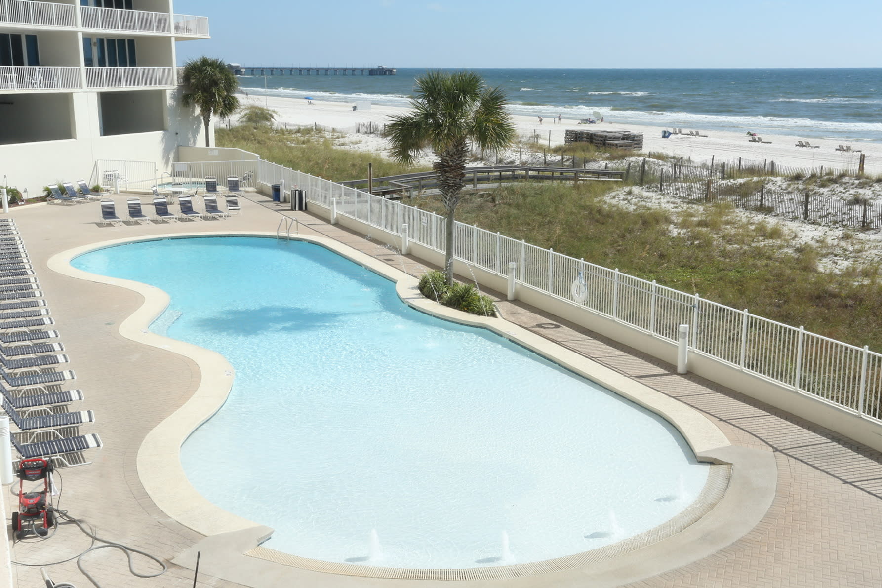 Zero entry pool!! Great for kids