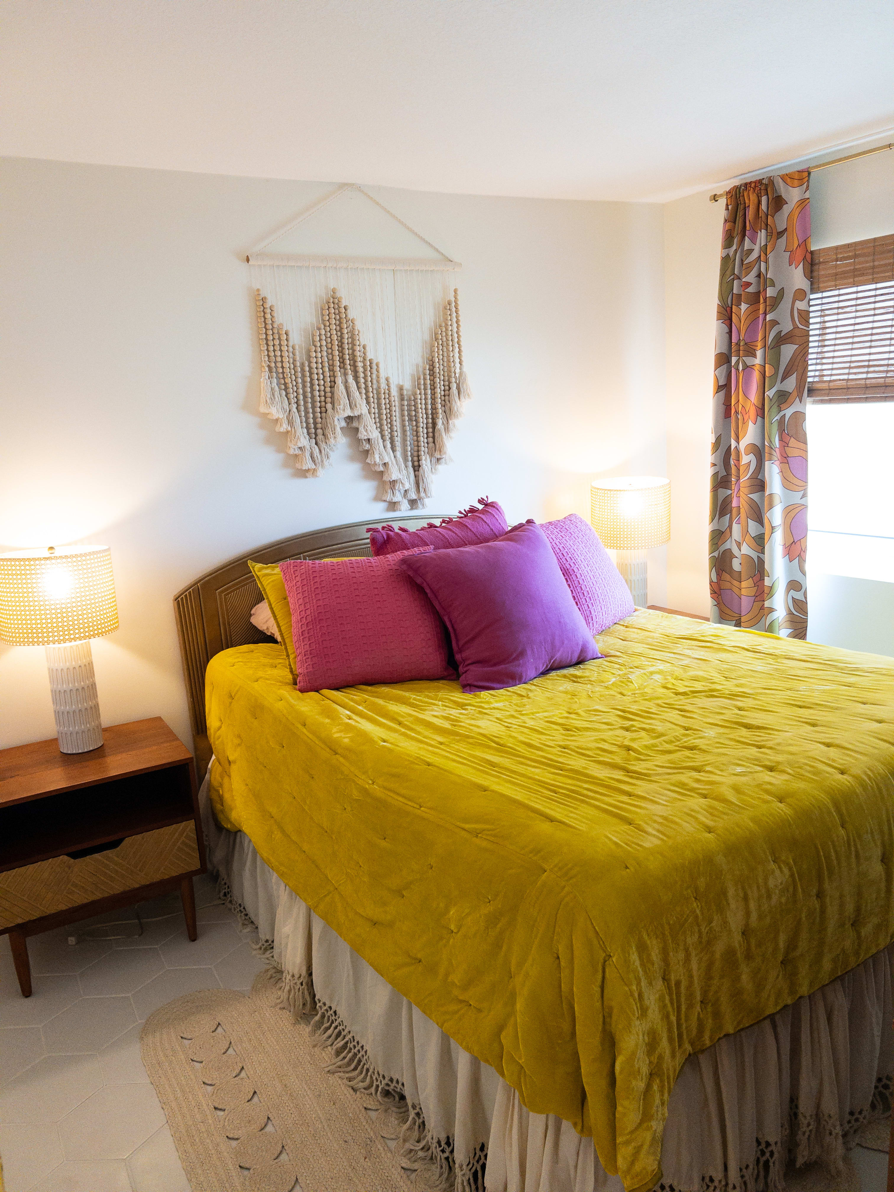 Queen bedroom with ocean views! Walkway to the beach is right outside.