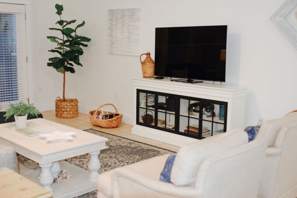 Smart tv, books and games for your enjoyment during your stay