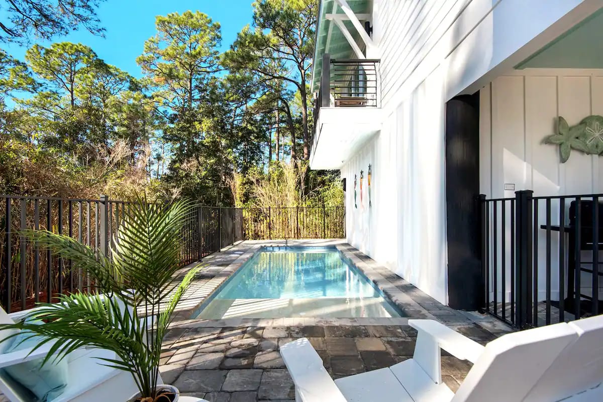 Whimsy-12 Pool View just Outside the Condo !