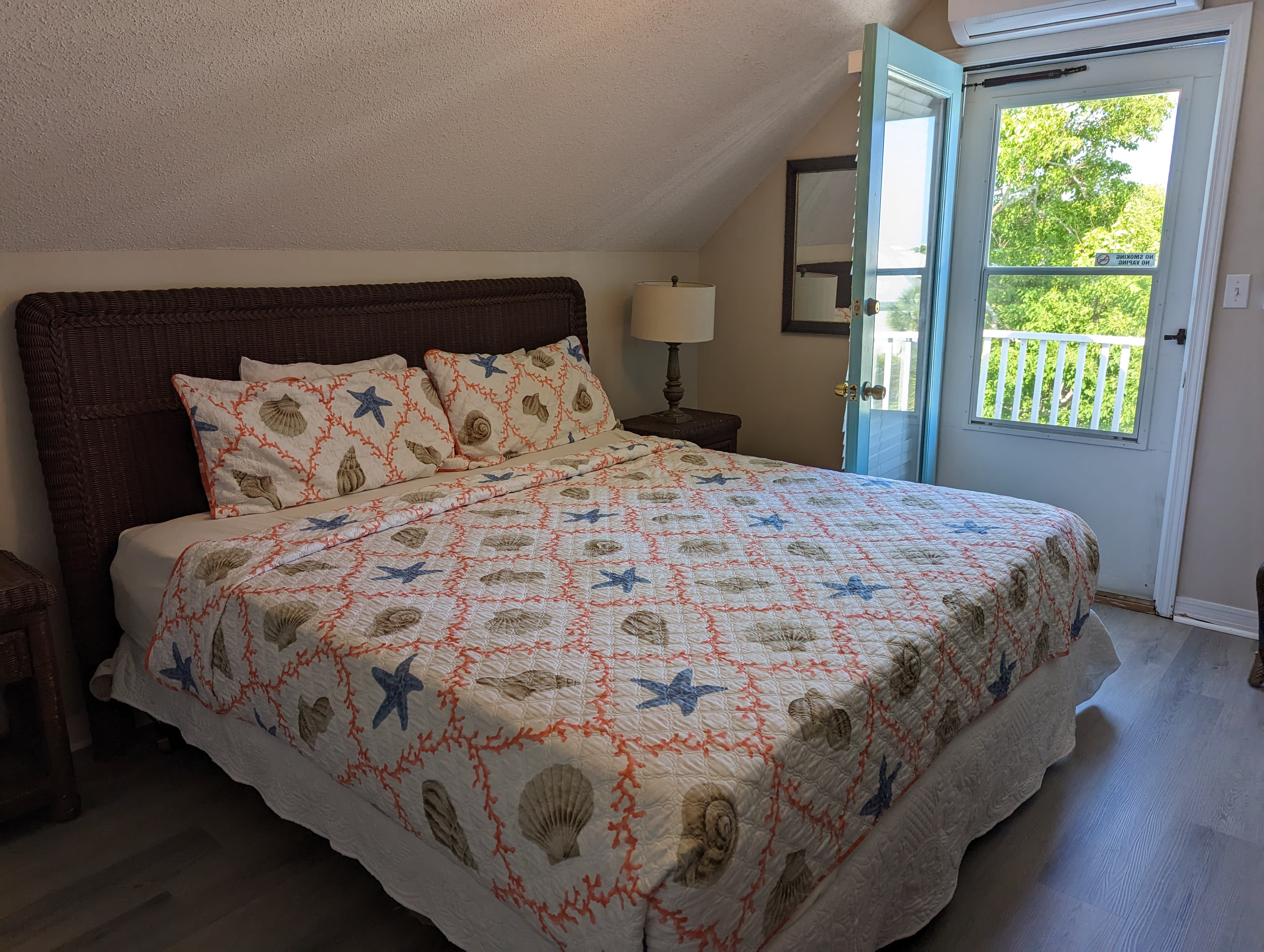 BR #4 king with balcony