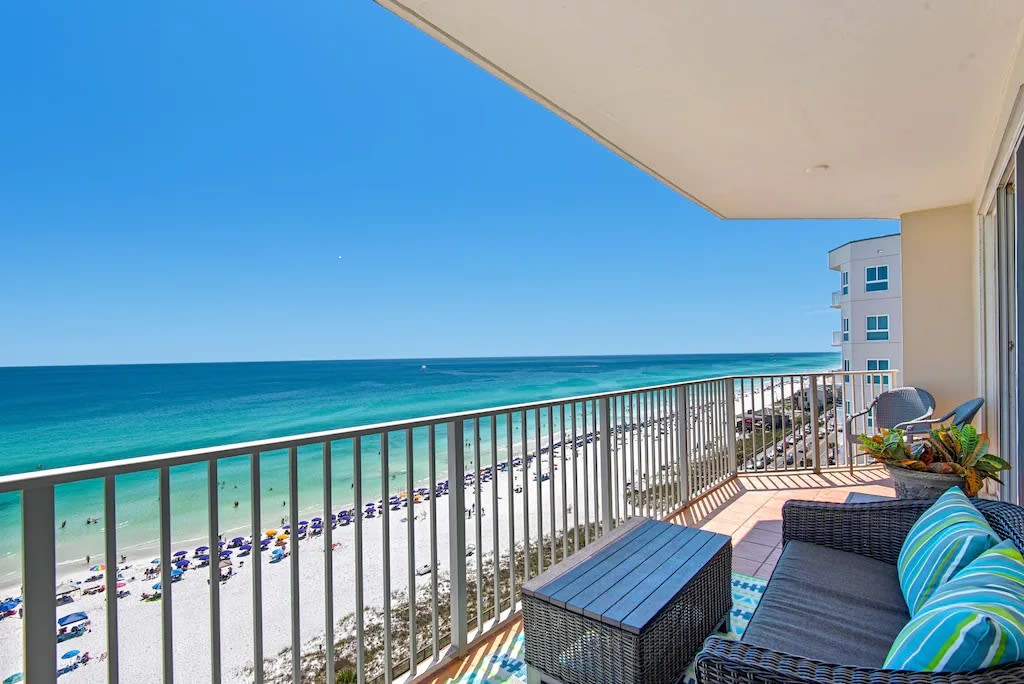 Large balcony, end unit west facing