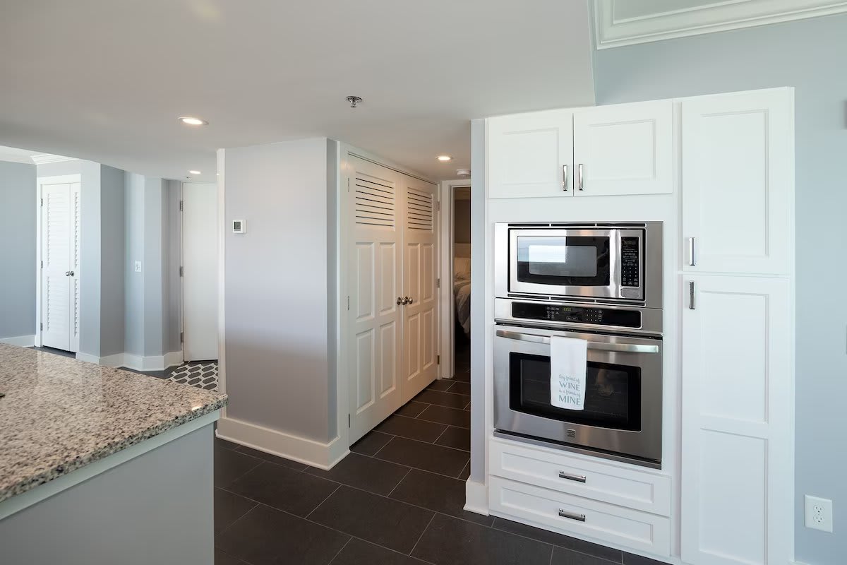 Kitchen, Microwave and Oven