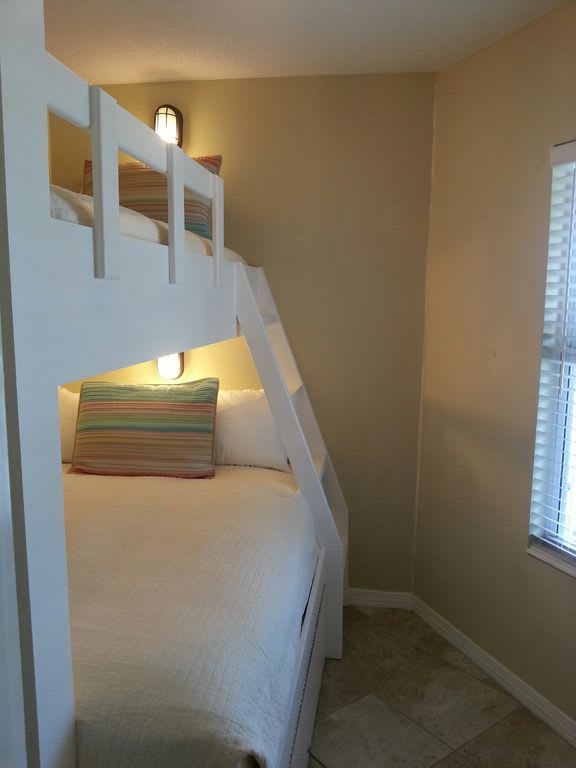 Perfect Custom Bunks W Full Sized Bed &amp; Twin Bed On Top W Flat Screen TV