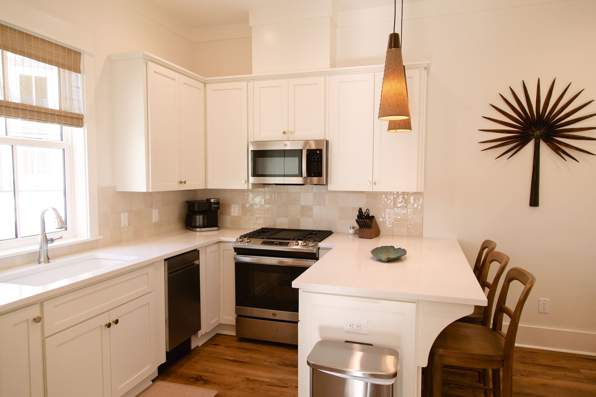 Fully stocked kitchen - fridge, icemaker, gas range, dishwasher and microwave.