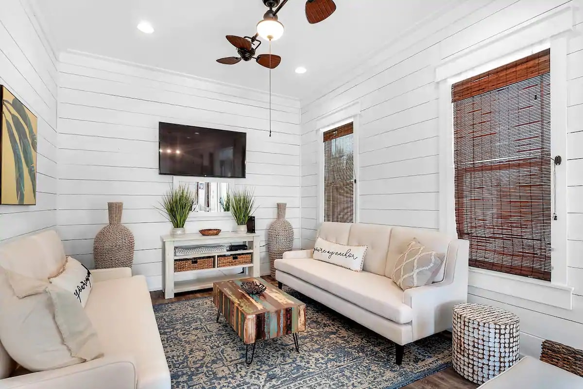 Freestyle-8 Shiplap walls and funky style. Freestyle offers two separate living areas...making it ideal for multi-family vacations.