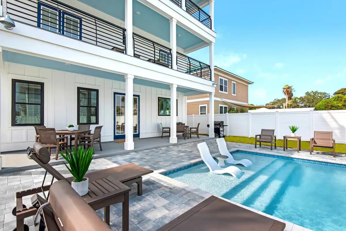 Nautilus-8 The splash deck creates a relaxing way to keep cool while enjoying the Sunshine State. 5 burner outdoor grill is ready for your fresh caught seafood.