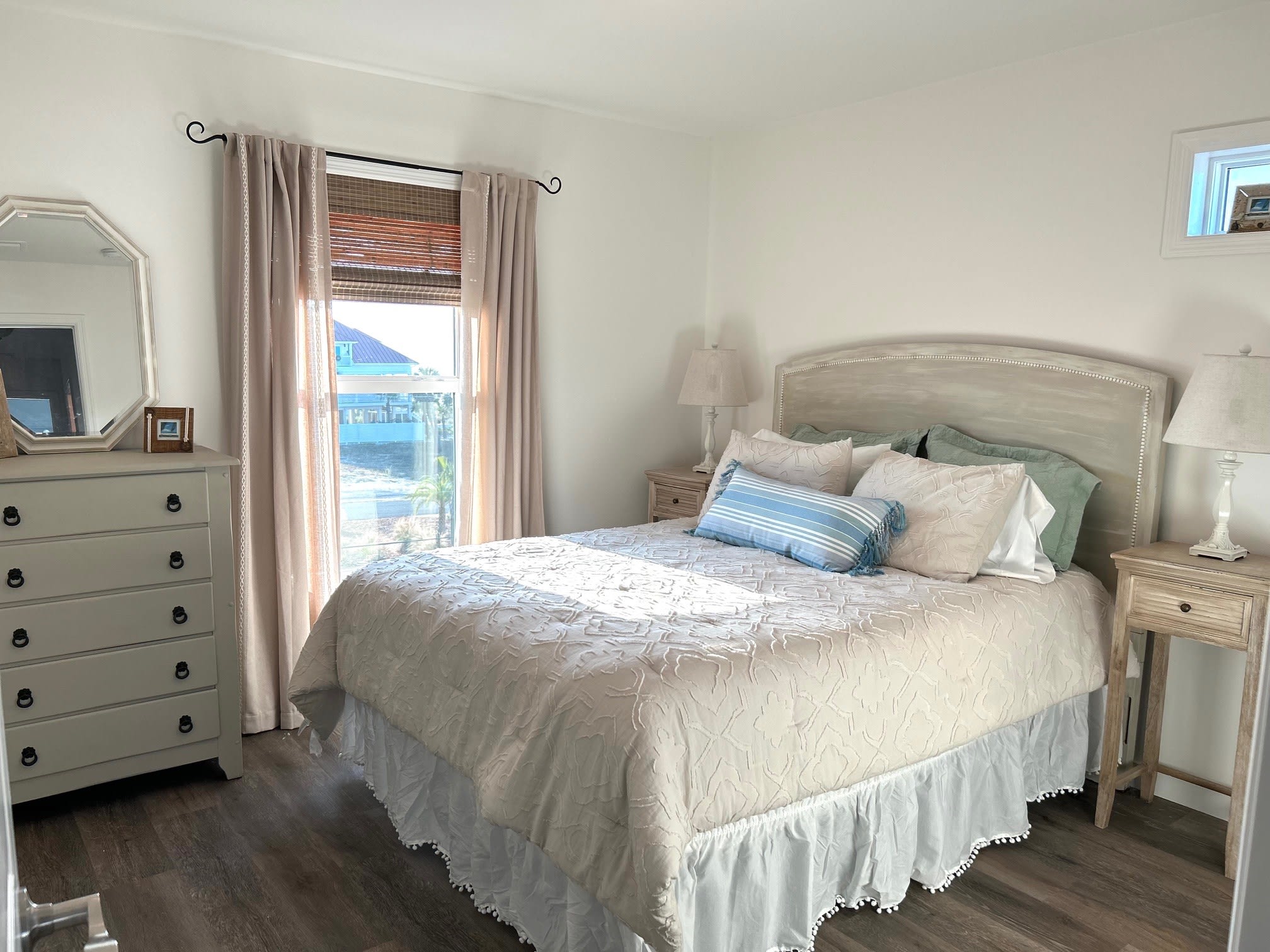 upstairs queen bedroom with gulf view
