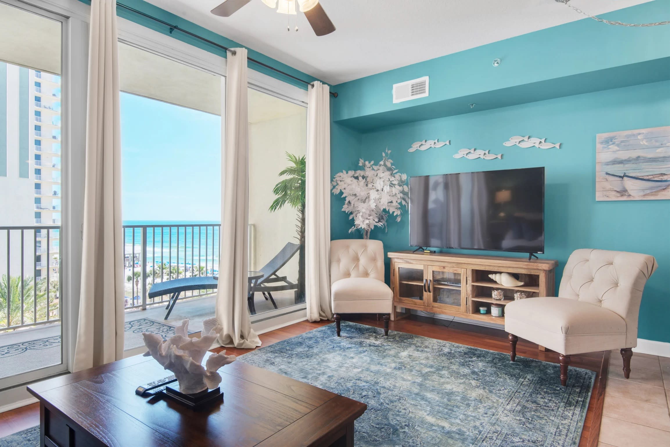 LIVING ROOM WITH AN AMAZING VIEW