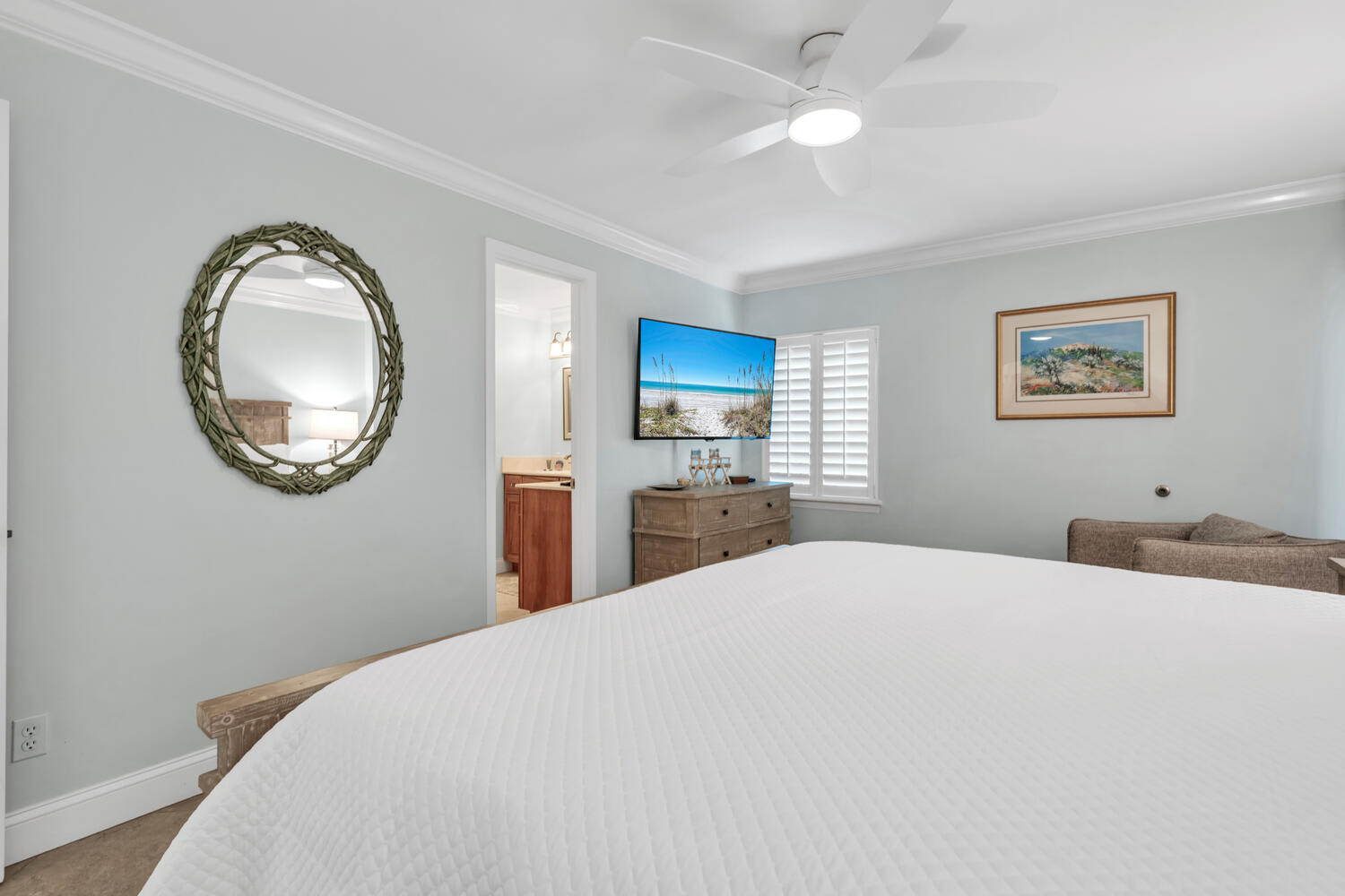 Master suite with king size bed