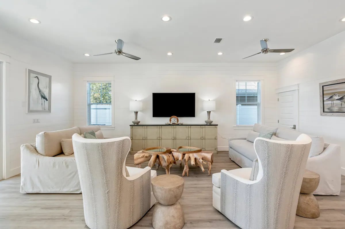 Ovation-8 Experience the difference at Ovation&mdash;this isn't your typical worn-out rental. Revel in designer-curated furnishings gracing every corner of the space.