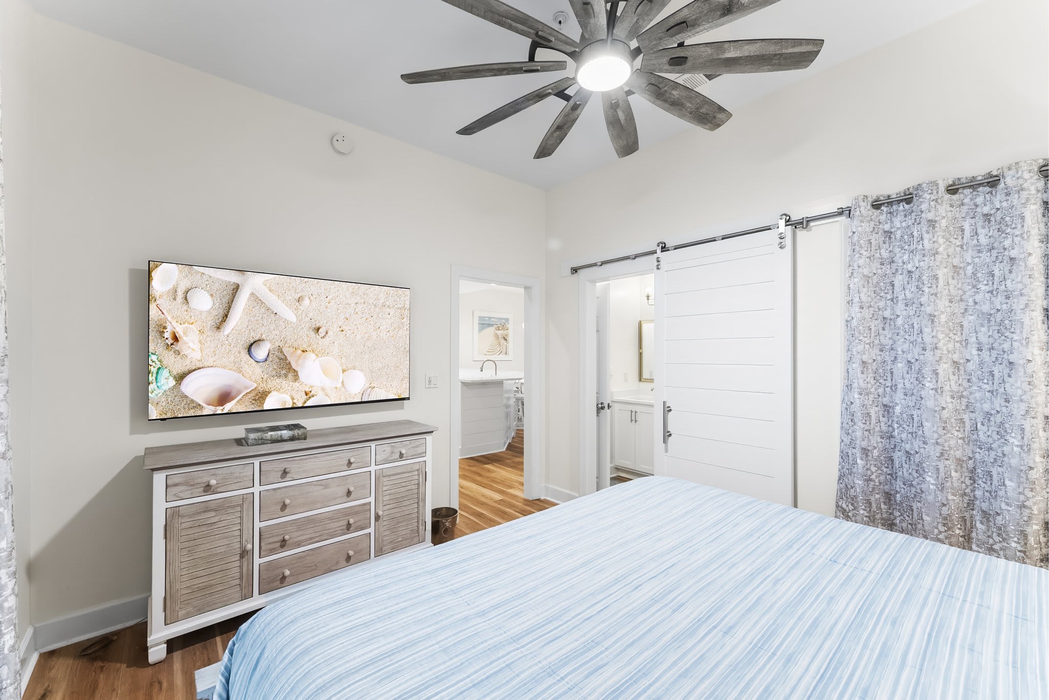 Guest King Bedroom with Smart TV