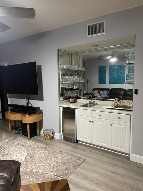 MAJESTIC BEACH RESORT PENTHOUSE_1