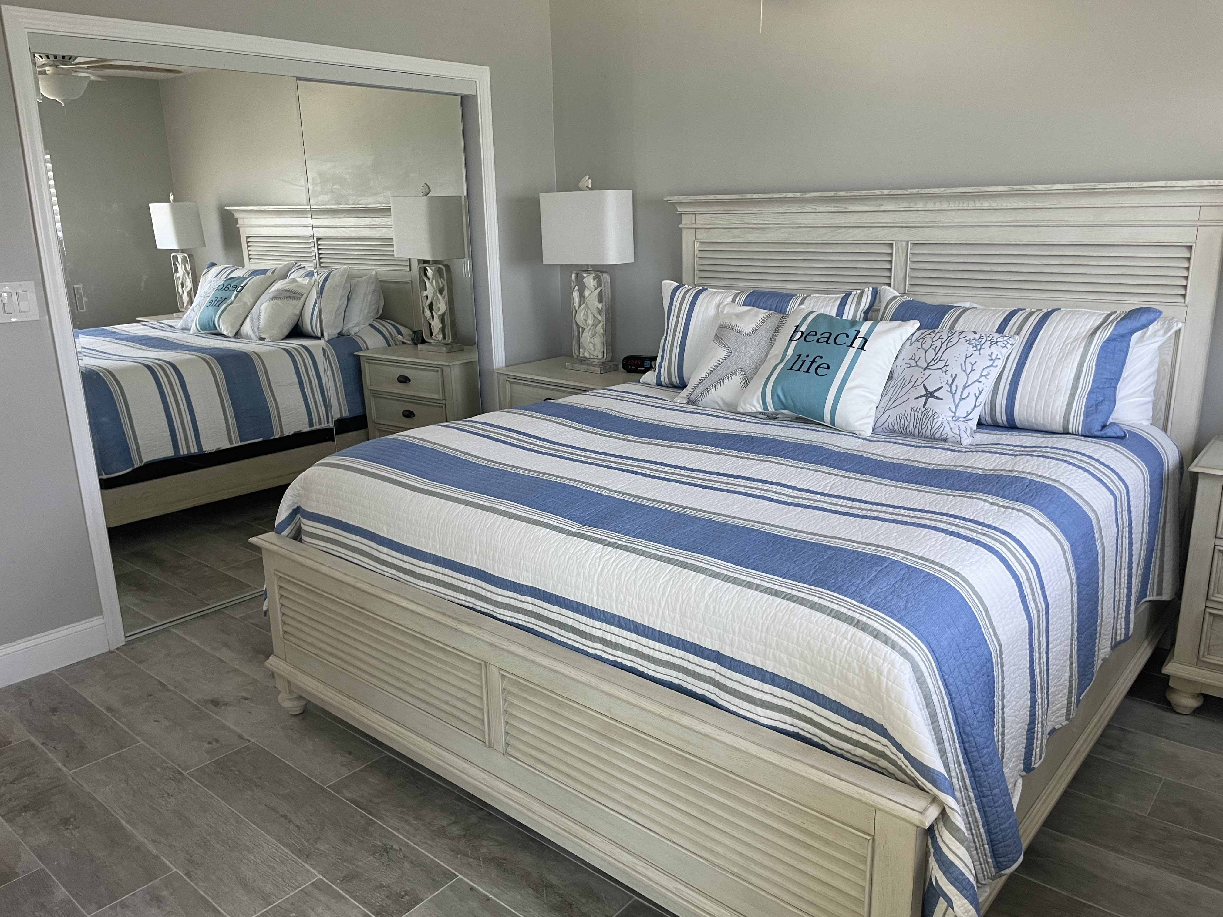 Master Bedroom - Large Closet