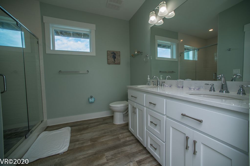 2nd Floor Master Suite - Bath