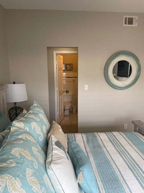King Bedroom has access two way access to restroom