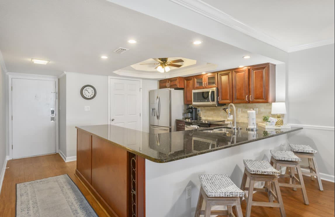 Kitchen &amp; Eat at Counter