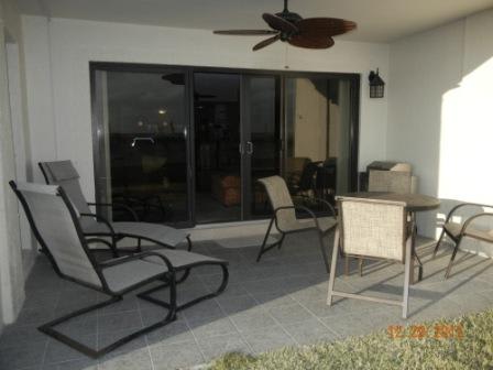 Patio w/table and chairs