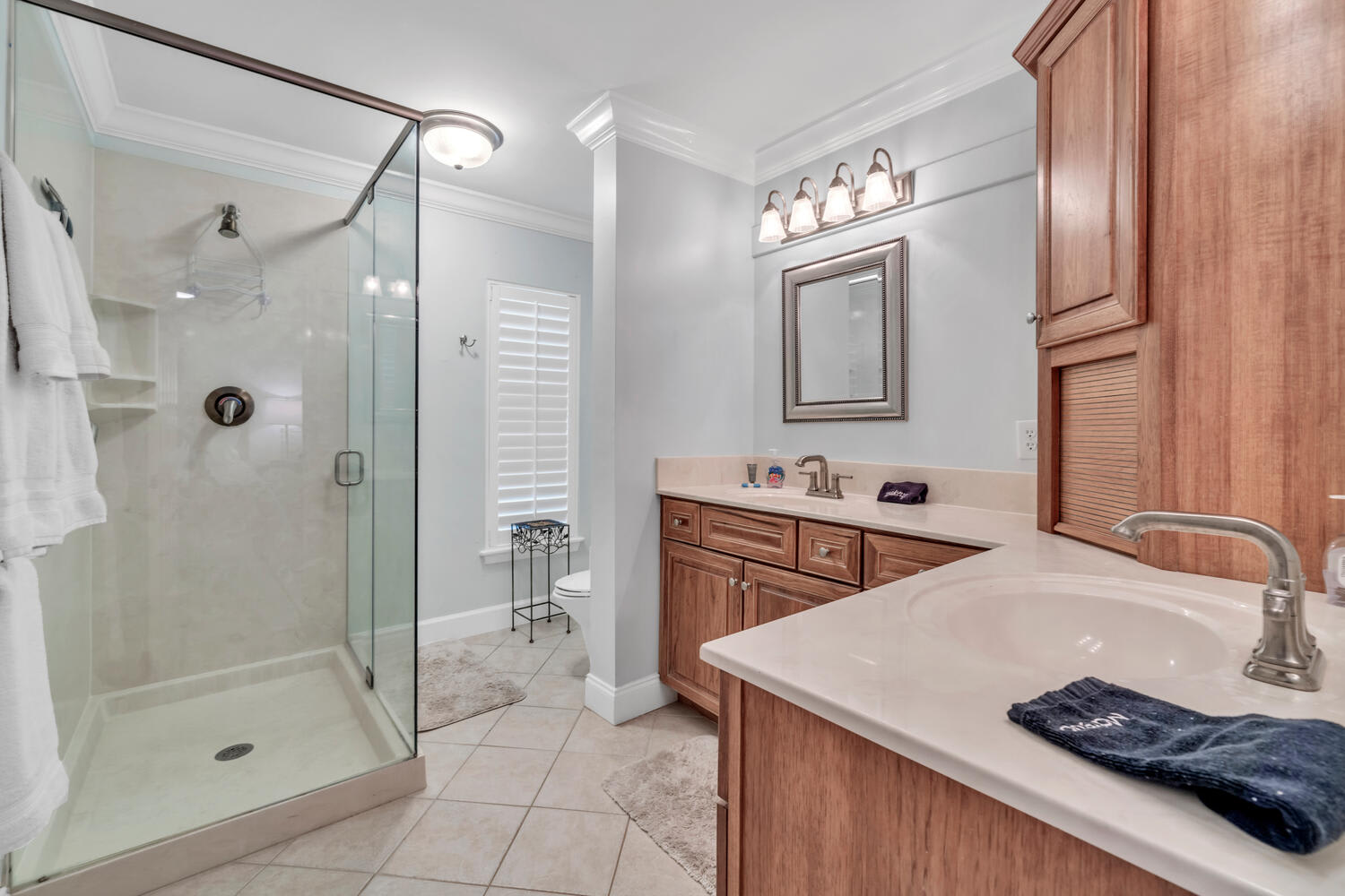 Master suite bathroom 