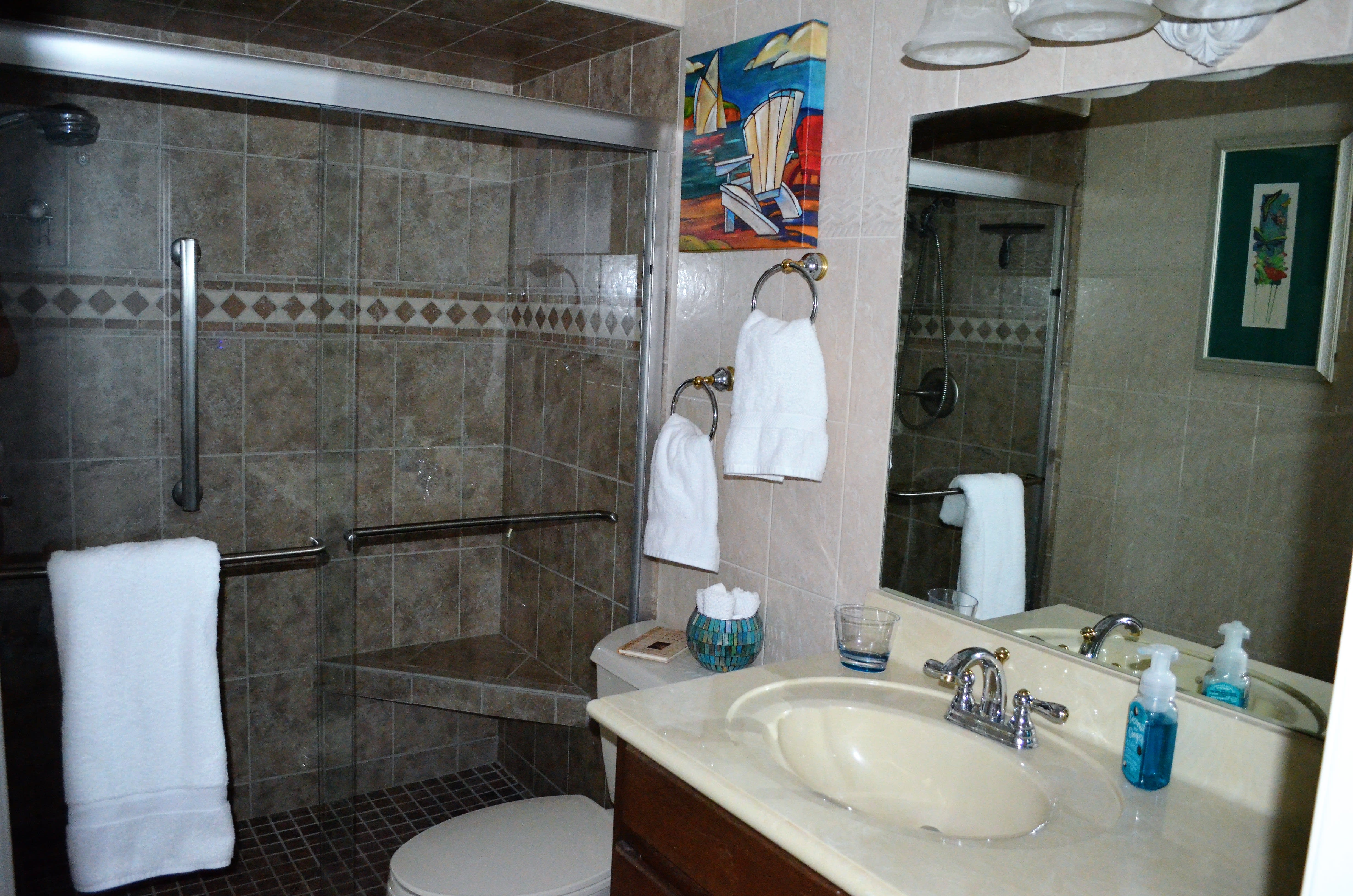 Master Bath with Tiled Walk-in Shower Master Bath with Tiled Walk-in Shower