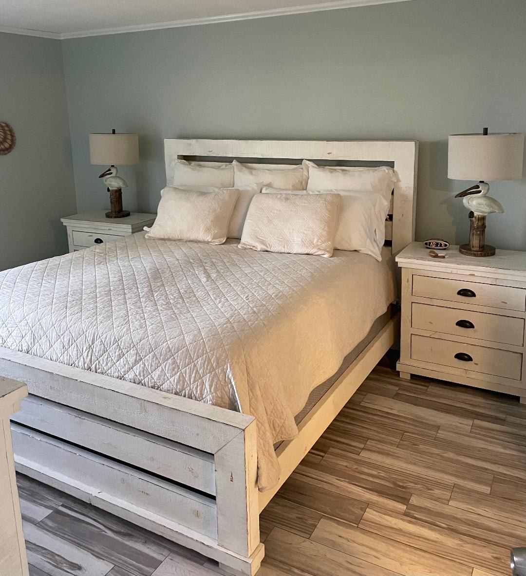 King Master Suite with adjoining Dressing Area/Bathroom with Garden Tub