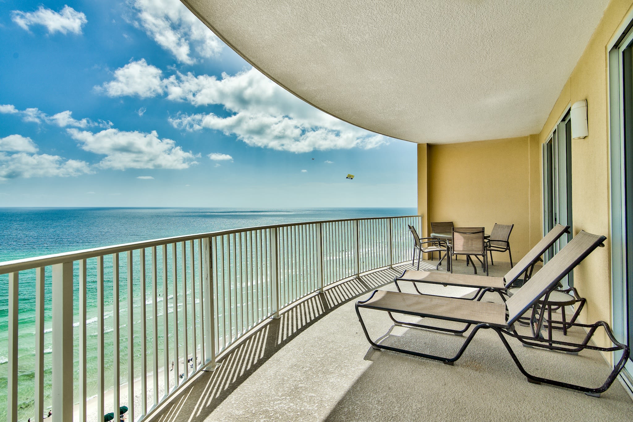 Balcony dining for four