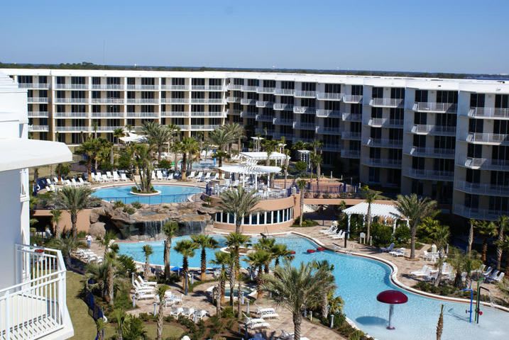 overview of waterescape with the multilayer courtyard.