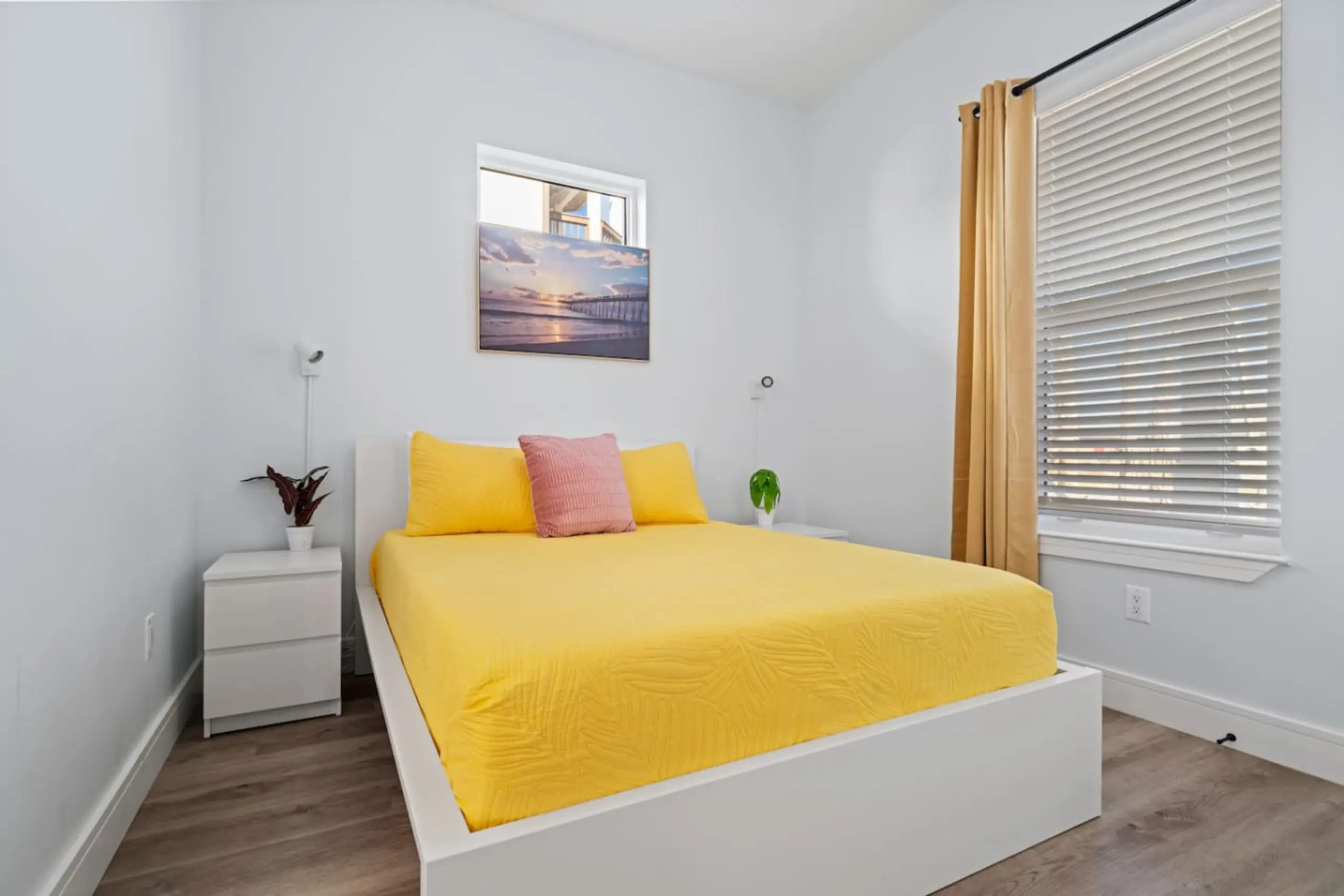 Second Queen bedroom downstairs with jack and jill bathroom