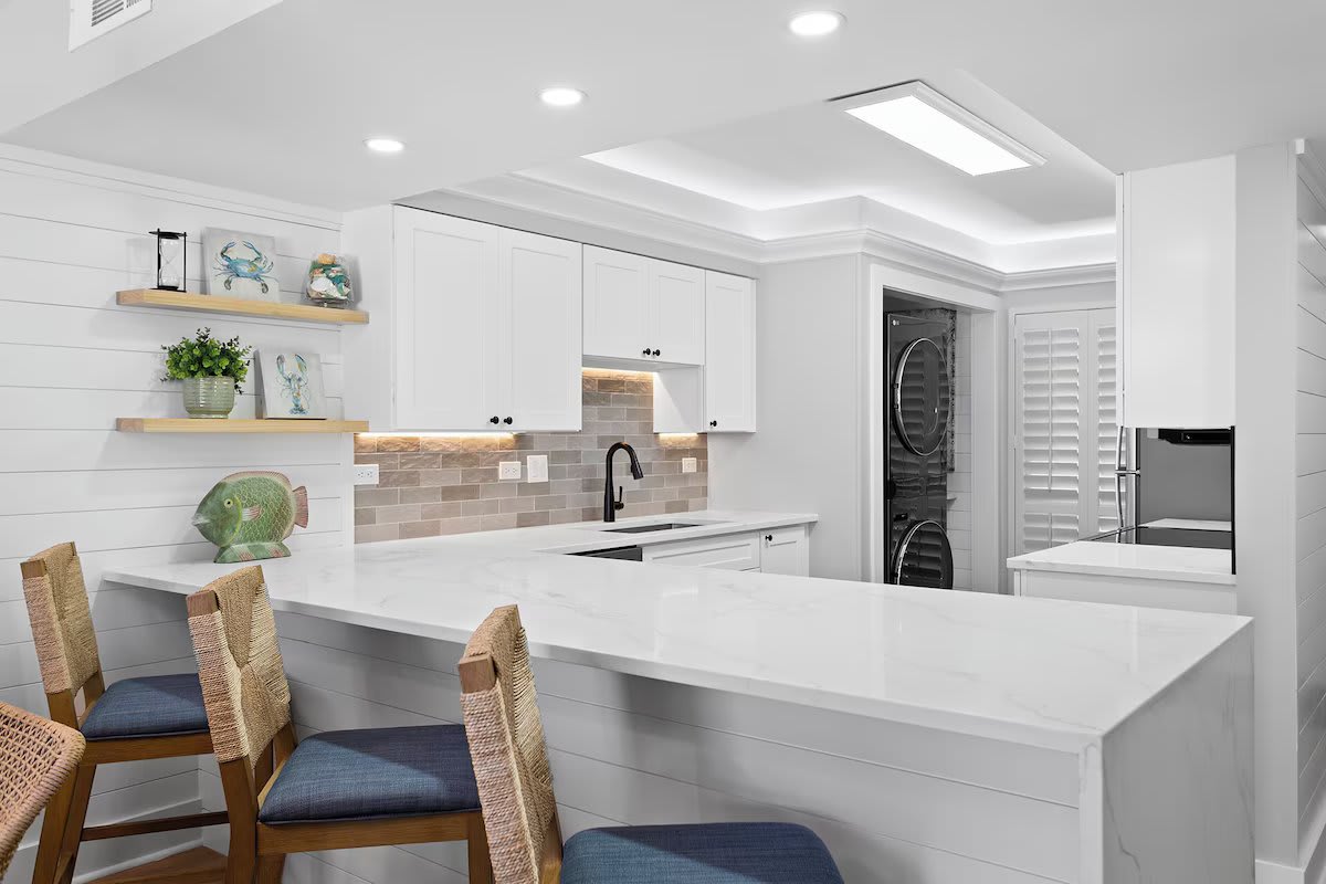 04-Mainsail-162-Kitchen