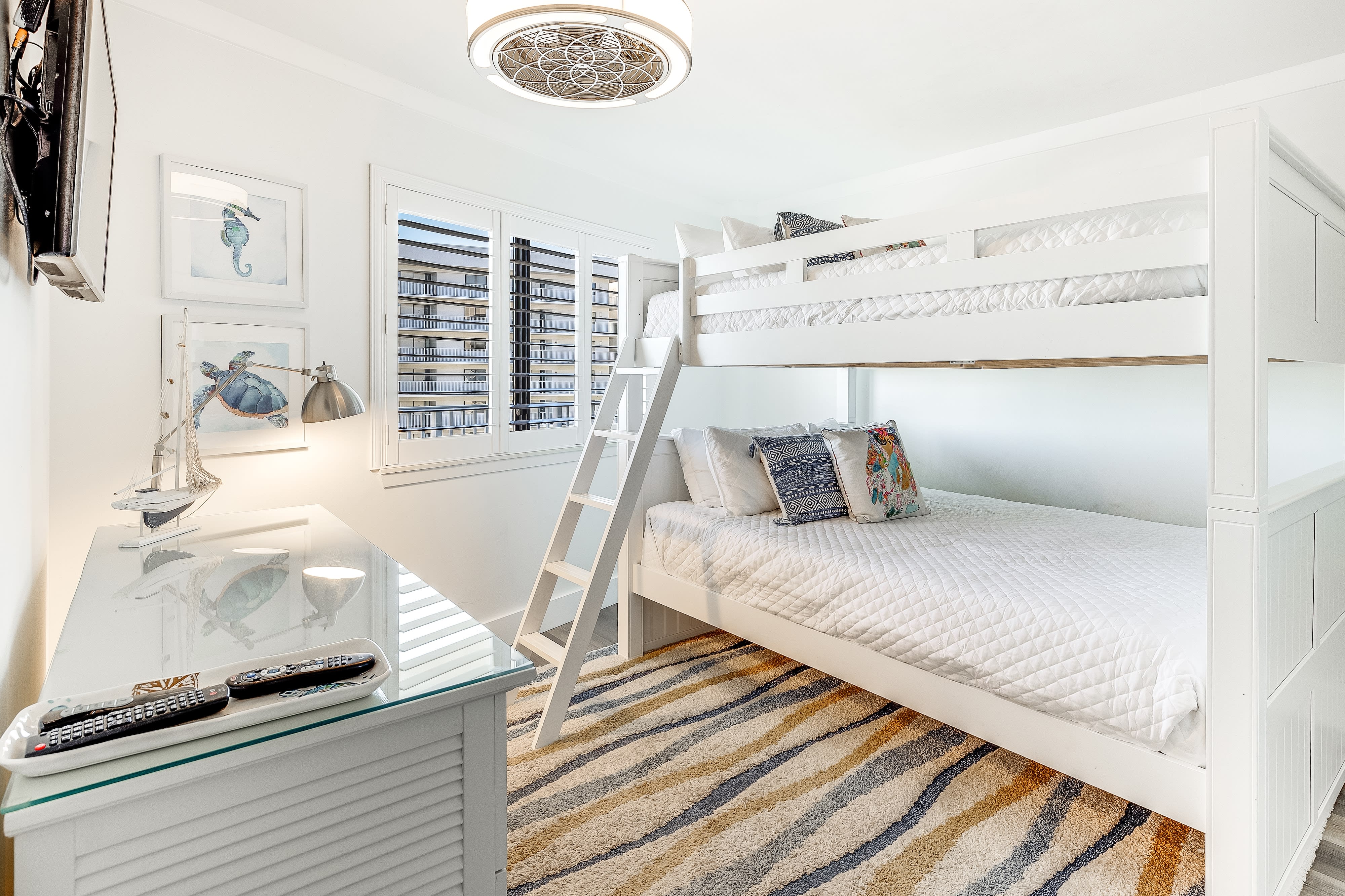 full over queen bunk room - great room for the kids!