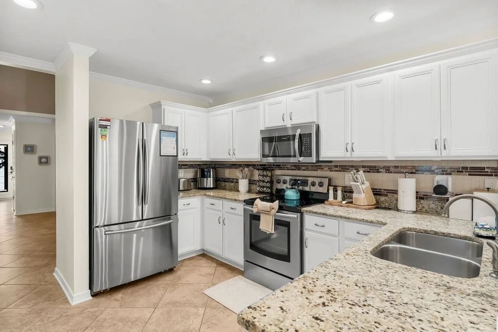 Glass top Stove for your gourmet nights and an airfryer for those quick meals.