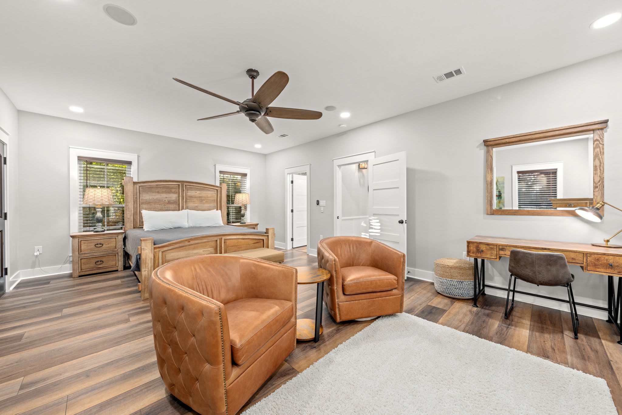 King Master Suite w/ balcony, 6' Tile Shower, Sitting Area, Large TV