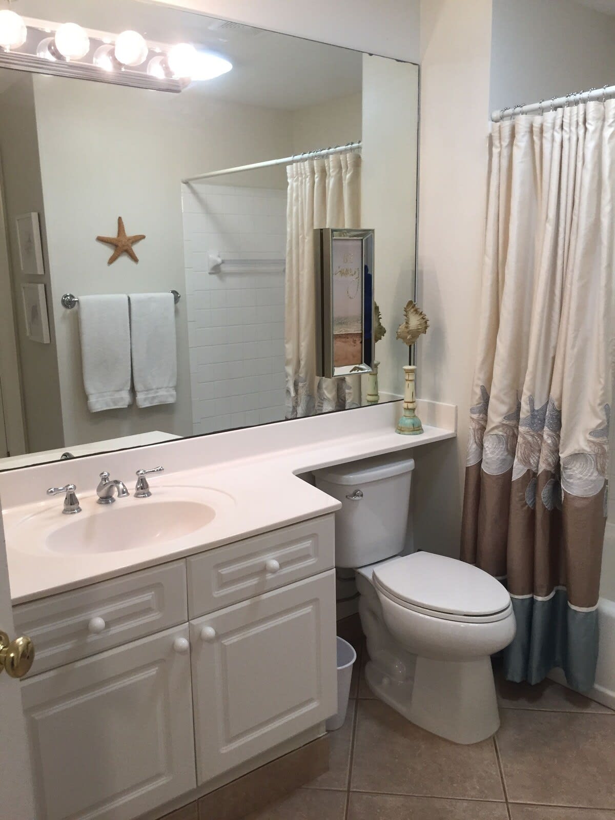 Bath with Tub/Shower