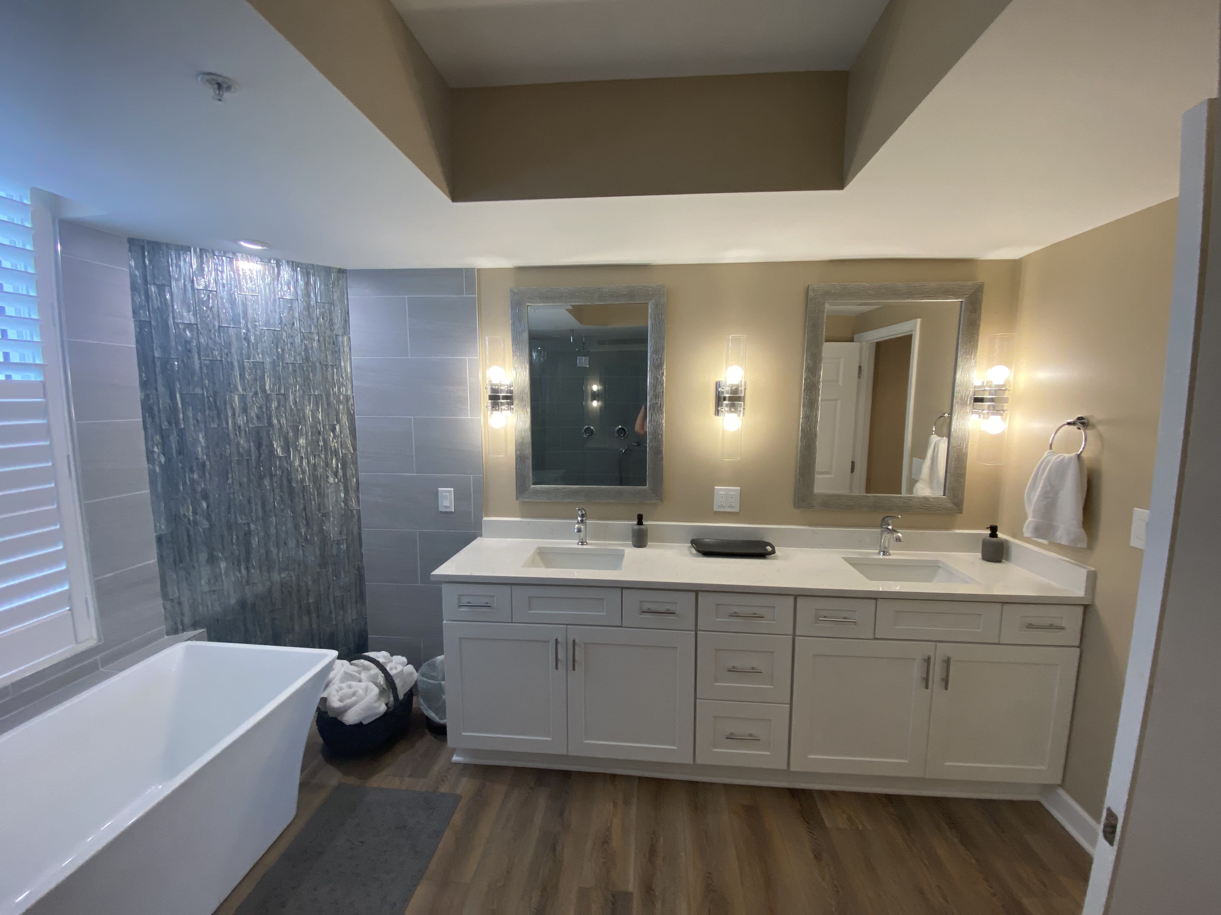 Master Bathroom with double Vanity and Soaking Tub
