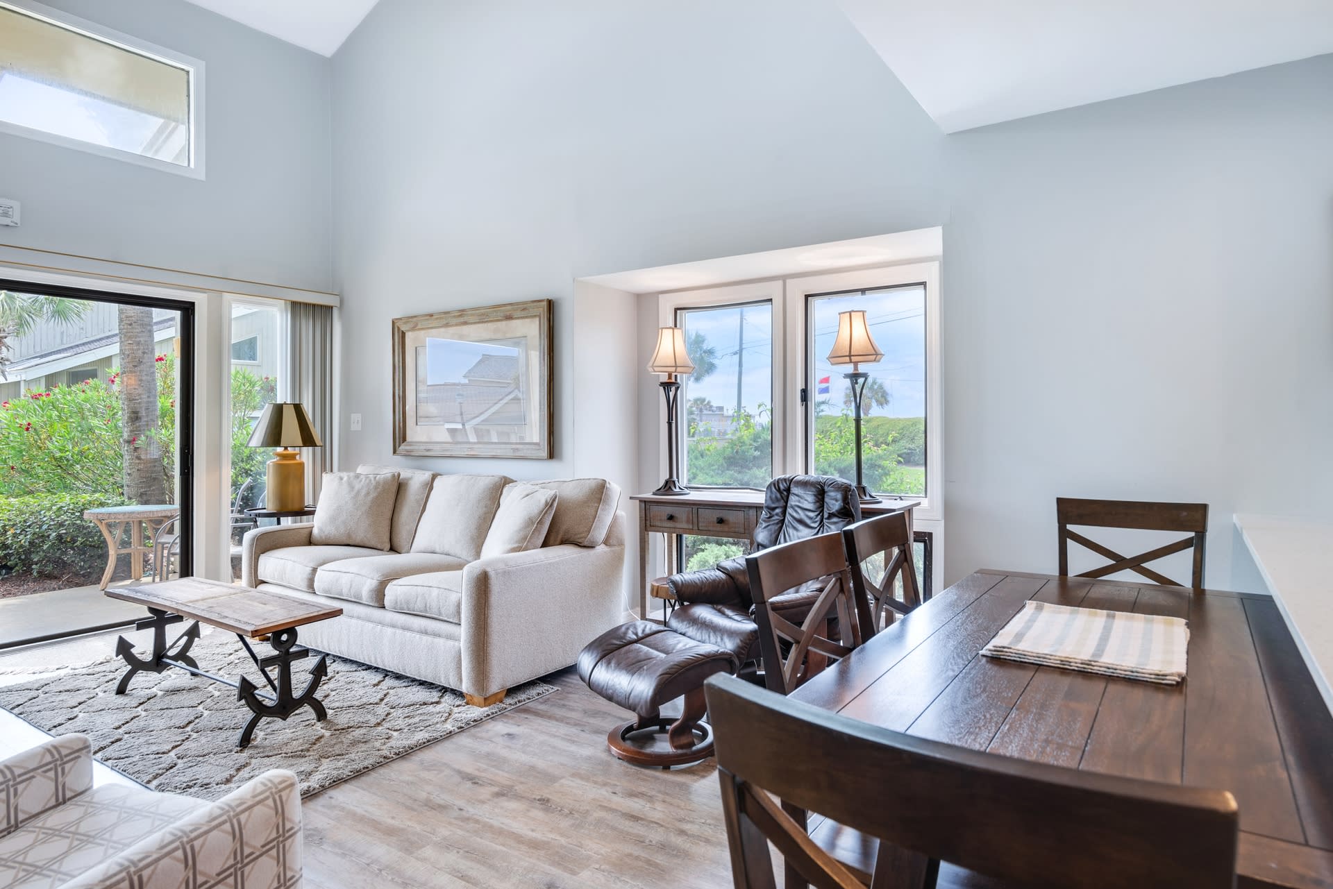 Comfortable LR with plenty of seating, view of gulf