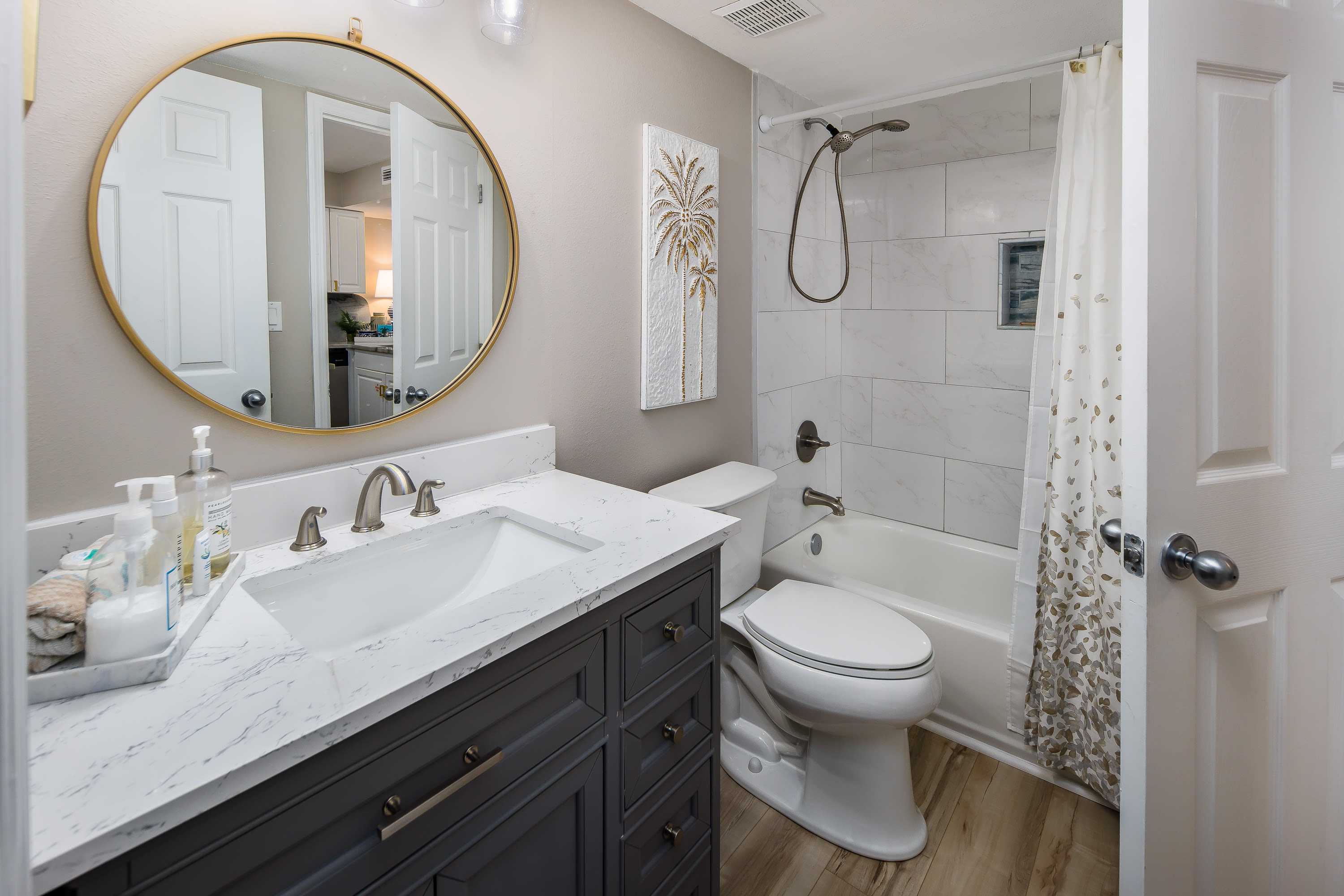 2nd bathroom with tub