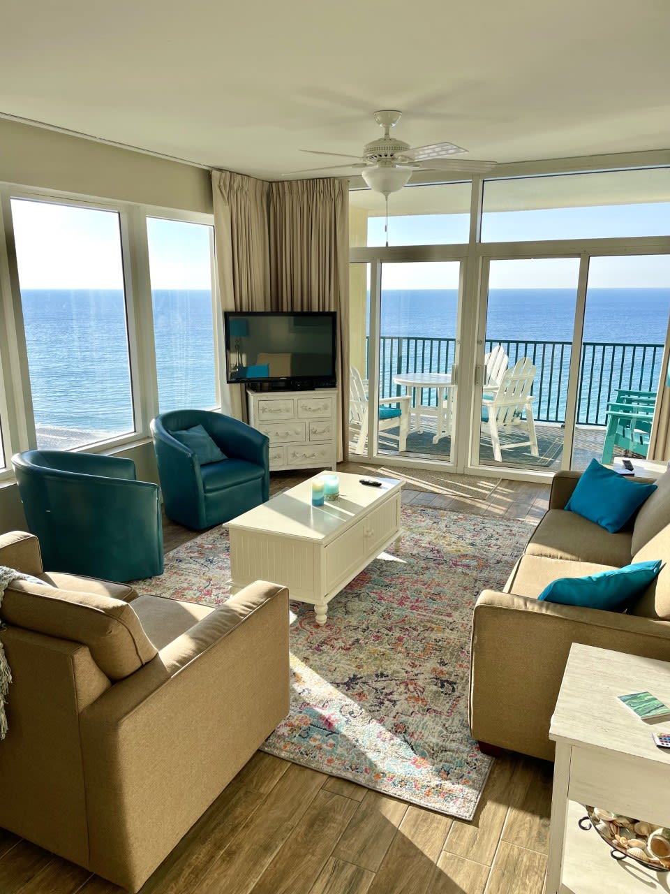 Sandnsol family room view